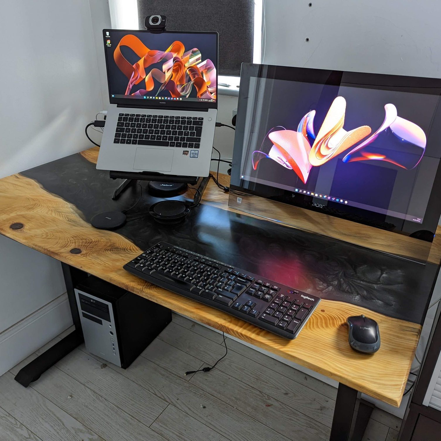 River tables / desks using epoxy